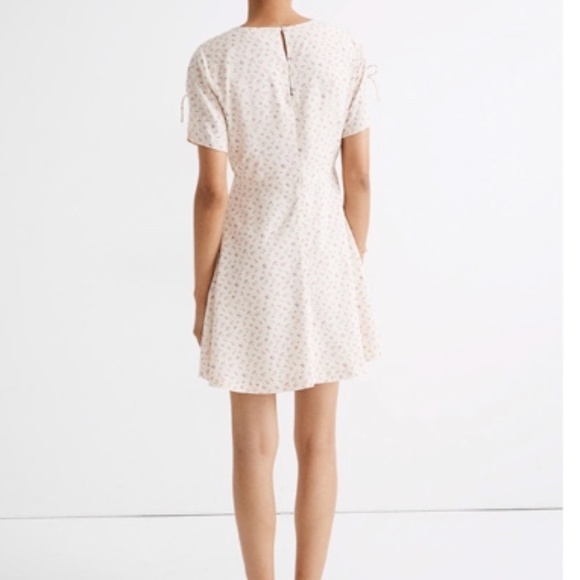 Tie-Sleeve Retro Dress in Dutch Dandelions - Picture 4 of 5